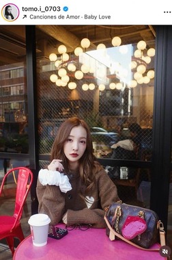 板野友美さんのインスタグラム（＠tomo.i_0703）より