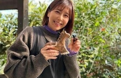 夫は広島カープ元監督...緒方かな子、清楚コーデで美貌ダダ漏れ　声優の長女と仲良し2ショ「二人とも可愛い」