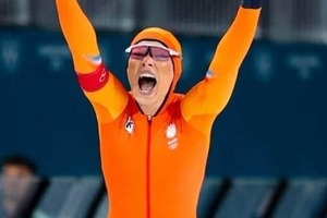 美女スケーターのユタ・レールダム、髪おろして「激カワ」ショット　500m表彰台では高木美帆らとパシャリ