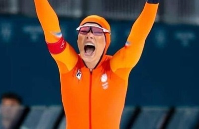 美女スケーターのユタ・レールダム、髪おろして「激カワ」ショット　500m表彰台では高木美帆らとパシャリ