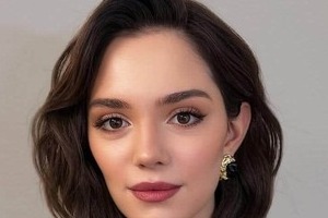 伝説の「セーラームーン」から9年...「ロシアの妖精」メドベージェワ、変わらぬ美貌　「エレガント」「とてもクール」