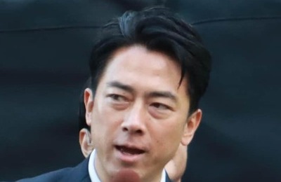 小泉進次郎、高市首相へのさりげない「気遣い」に称賛　ドレスのまくれに気づき...「素敵すぎる」「カッコいい」