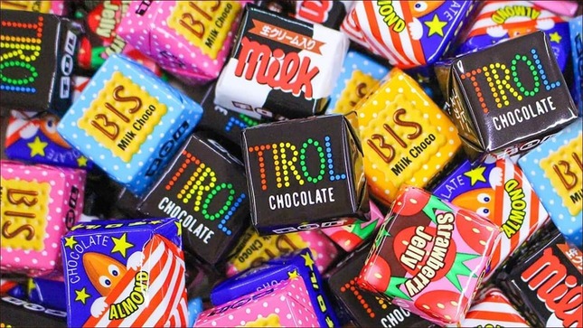 さまざまなフレーバーを展開するチロルチョコ（チロルチョコ提供）