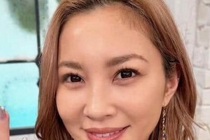 瀬戸朝香、15cmカットのイメチェン＆メガネ姿で「激カワ」ドキっ　「更に可愛いくなった」「49歳には見えない」