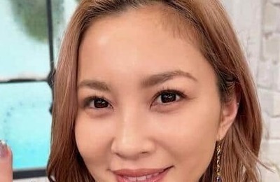 瀬戸朝香、15cmカットのイメチェン＆メガネ姿で「激カワ」ドキっ　「更に可愛いくなった」「49歳には見えない」