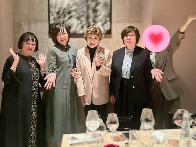 「幸子会」で笑顔の小林幸子さん。「なかなか凄いメンバー」だ