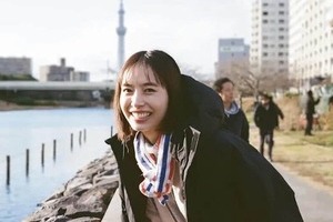 井桁弘恵、肩出しチューブトップ黒ドレス姿で大人の色気爆発　「綺麗じゃァァァ～ッ」「大人っぽさ増し増し」