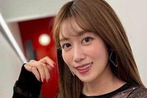 元NHK中川安奈アナ、膝上ミニスカウェアで...久しぶりにゴルフ楽しむ　「今の一番の課題はパターです」