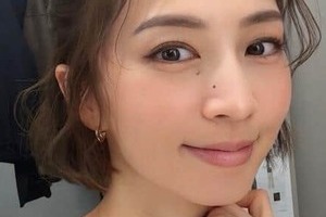 安田美沙子、ヘソ出しミニ丈Tシャツで笑顔「激カワ」...10年ぶりにバスケ　「めちゃスリム」「腹筋すごっ」