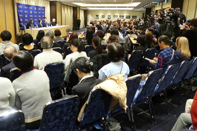 記者会見は大盛況