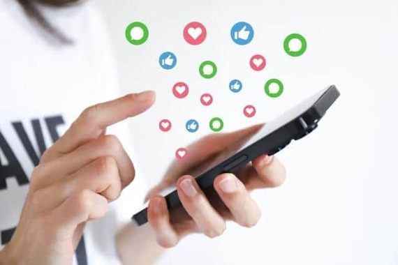 SNS依存が広がっている（画像はイメージ）