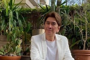 川崎麻世、22歳年下妻と幸せラブラブ2ショット...63歳の誕生日に　「素敵なご家族」「若々しくて眩しい」