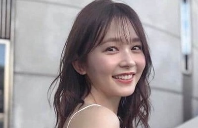 久間田琳加「今日はもっと出してくよーーー」　深めスリット入りドレスで色気ダダ漏れ...「えっぐい綺麗」