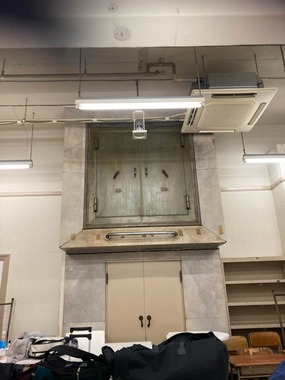 「誰も開けて中を見た事が無い扉」の使い道とは？（スリムクラブ・真栄田賢さんのXから）