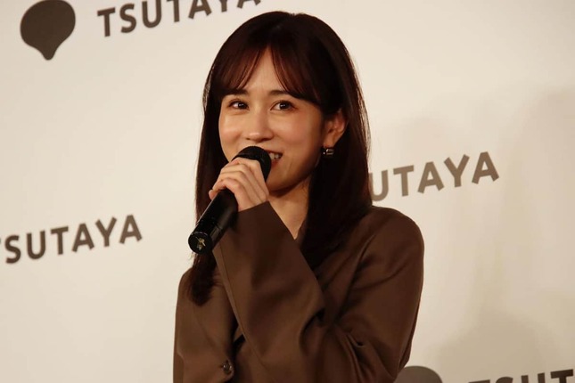 前田敦子さん「10代から人がたくさんの中で着替えるのも当たり前だった」