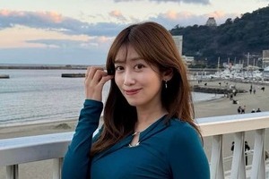 元NHK中川安奈アナ、膝上ミニ×ハイソのコーデで「えんじょいゴルフ」満喫　「ホワイトコーデ素敵」「爽やか」