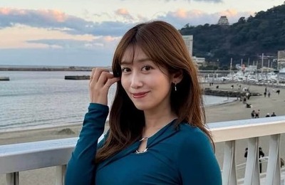 元NHK中川安奈アナ、膝上ミニ×ハイソのコーデで「えんじょいゴルフ」満喫　「ホワイトコーデ素敵」「爽やか」