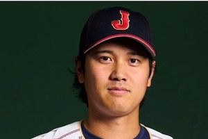 大谷翔平の愛犬デコピン、ぬいぐるみにイタズラか　ちょっぴり申し訳なさそう？反省モードの顔もかわいい