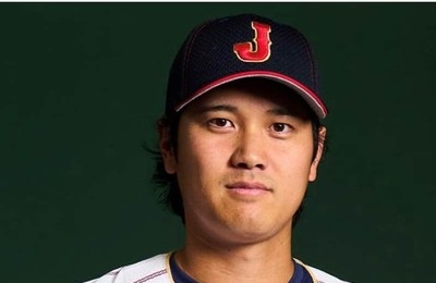 大谷翔平の愛犬デコピン、ぬいぐるみにイタズラか　ちょっぴり申し訳なさそう？反省モードの顔もかわいい