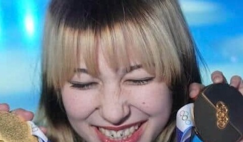 アリサ・リュウ、日本のお菓子「ポッキー」5箱ゲット？...インスタに登場　ピース＆笑顔のプラべショット