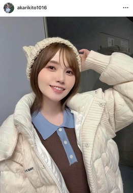 鬼頭明里さんのインスタグラム（＠akarikito1016）より