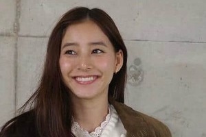 新木優子、デニムミニスカのコーデで...すらり神スタイル　「めちゃくちゃ美しい」「女神過ぎる」破壊力抜群