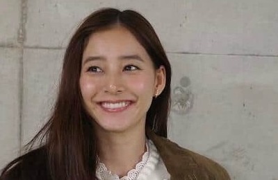 新木優子、デニムミニスカのコーデで...すらり神スタイル　「めちゃくちゃ美しい」「女神過ぎる」破壊力抜群