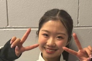 フィギュア中井亜美、振付師と仲良し2ショ...身寄せ合い、ハグも　「本当に誇りに思います」
