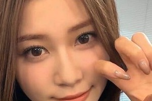 生見愛瑠、黒ミニ丈×ロングブーツのコーデで...衝撃の神スタイル　「かわいすぎる」「カッコ可愛い！」