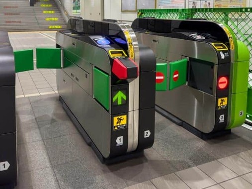 増収分は鉄道設備の改良や災害対策やホームドアの整備費用にあてられる