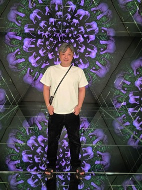 与沢翼氏。連日デートの様子を投稿している（写真は与沢氏のXから）
