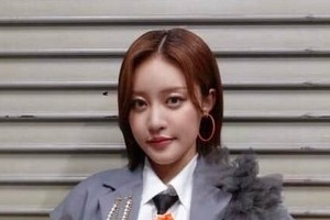 王林、ミニ丈＆黒ストコーデで「激カワ」ショット　「綺麗すぎる」「めちゃくちゃ可愛い」美スタイル炸裂