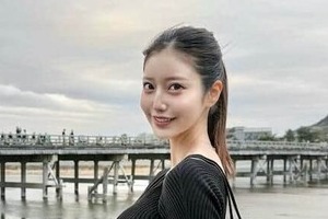 「令和の峰不二子」阿部なつき、ミニスカ×ポニテで漫画みたい...雰囲気変わるウェア姿　話題のピックルボールを