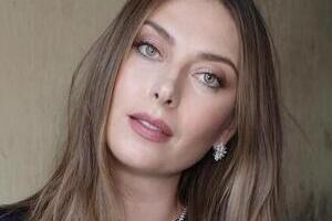 マリア・シャラポワ38歳、純白ロングドレスで美貌ダダ漏れ...女神降臨ショット　衝撃の神スタイル