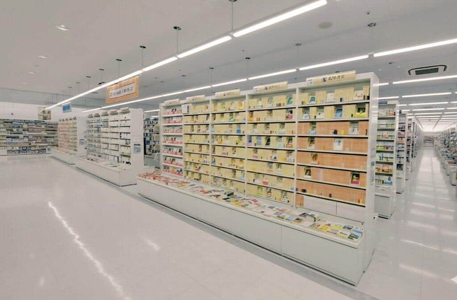 ちくま文庫の本棚（写真提供：コーチャンフォー若葉台店）