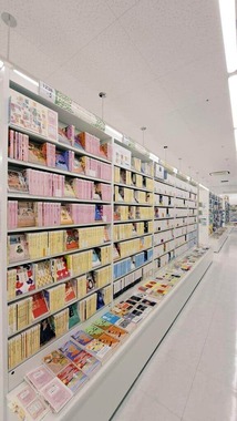 角川ソフィア文庫の本棚（写真提供：コーチャンフォー若葉台店）