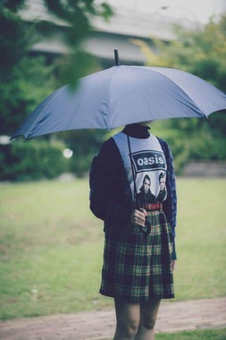 エッセイ「虚弱に生きる」（扶桑社）を執筆した「絶対に終電を逃さない女」さん（リリースより）