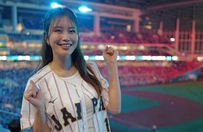 稲村亜美、白タンクトップ姿で色気にドキっ...WBCマイアミ観戦オフショット　「めっちゃえぇ」「可愛すぎる」