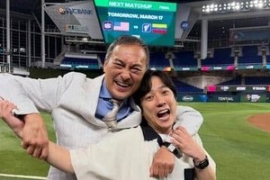 二宮和也×渡辺謙、「硫黄島コンビ」豪華オフショに注目　「すごく仲良しよね」「少年の様な笑顔」の声