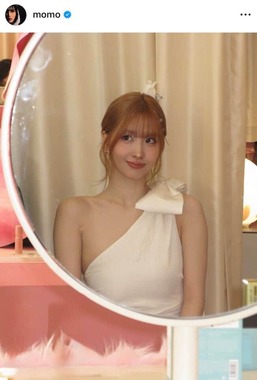 「TWICE」モモさんのインスタグラム（＠momo）より