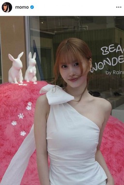 「TWICE」モモさんのインスタグラム（＠momo）より