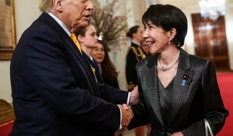 早大名誉教授、「ほらサナエ。今すぐイランへ飛んで、床に額なすりつけて...」投稿に批判殺到