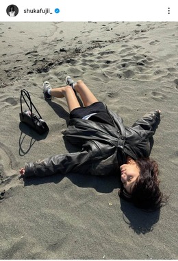 藤井萩花さんのインスタグラム（＠shukafujii_）より