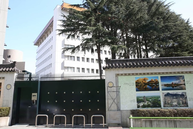 駐日中国大使館。侵入事件はなぜ起きたのか（写真：アフロ）