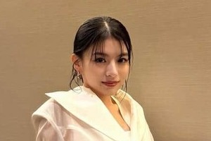 出口夏希、ただただ美しい肩出し白キャミワンピ姿　「もう奇跡」「天使がすぎる」「横顔も反則的に可愛い！」