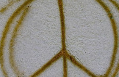 バンドのボーカル、「声に出しておこう」と訴え...「戦争反対と気軽に言えなくなったらその国はかなりヤバい」