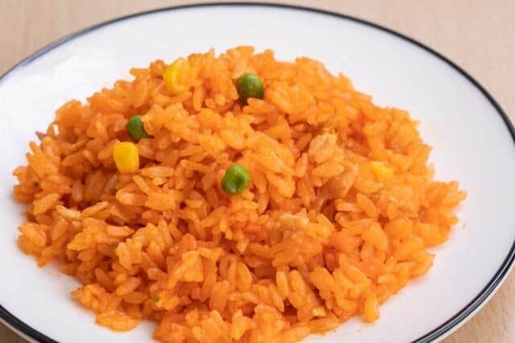 オムライスから卵をどかすとチキンライス？（写真はイメージ）