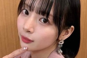 「役満ボディー」岡田紗佳、ドキっ...タイトな肩出しニットで色気ダダ漏れ　「世界一可愛い」「めちゃ可愛すぎ」