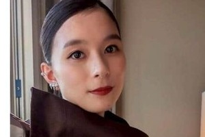 芳根京子、肩出しチェック柄キャミドレスで笑顔　「最上級に可愛いすぎ」「めーっちゃ素敵」「とっても綺麗！」