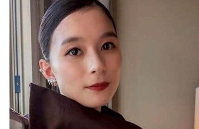 芳根京子、肩出しチェック柄キャミドレスで笑顔　「最上級に可愛いすぎ」「めーっちゃ素敵」「とっても綺麗！」